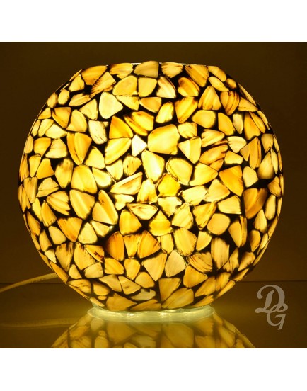 Decent Glass Mother of Pearl Shell Royal Interior Look Luxury Table Lamp for Homes Handicraft Mosaic Oval Shape Bedside Table Lamp for Bedroom