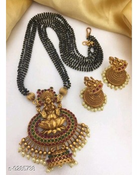 Feminine chunky jewellery set