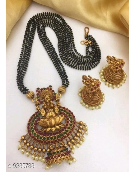 Feminine chunky jewellery set