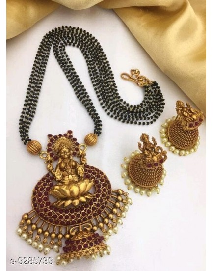 Feminine chunky jewellery set